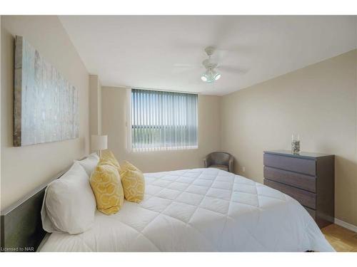 804-35 Towering Heights Boulevard, St. Catharines, ON - Indoor Photo Showing Bedroom