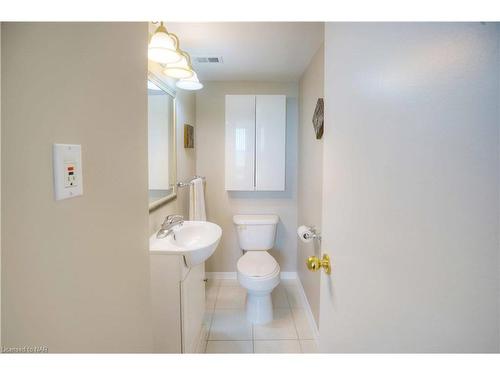 804-35 Towering Heights Boulevard, St. Catharines, ON - Indoor Photo Showing Bathroom