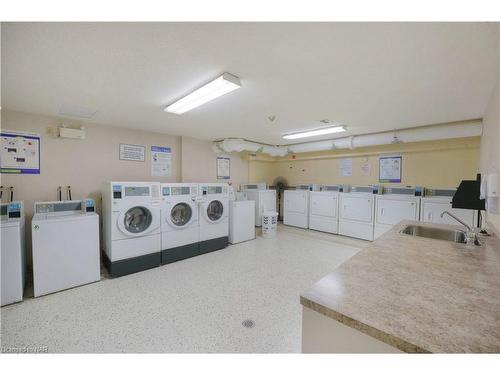 804-35 Towering Heights Boulevard, St. Catharines, ON - Indoor Photo Showing Laundry Room