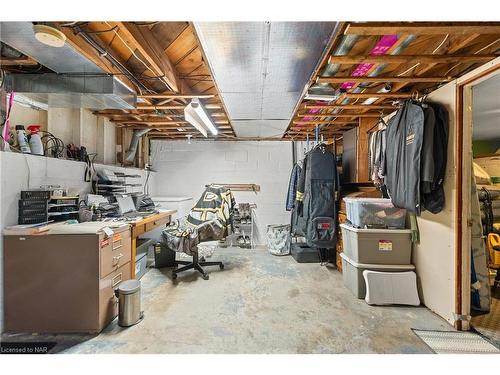 539 Forks Road, Welland, ON - Indoor Photo Showing Garage