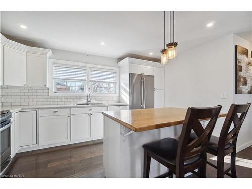 19 Ferguson Avenue, Fort Erie, ON - Indoor Photo Showing Kitchen With Upgraded Kitchen