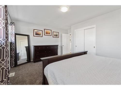 19 Ferguson Avenue, Fort Erie, ON - Indoor Photo Showing Bedroom
