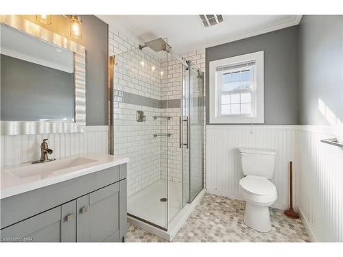 19 Ferguson Avenue, Fort Erie, ON - Indoor Photo Showing Bathroom
