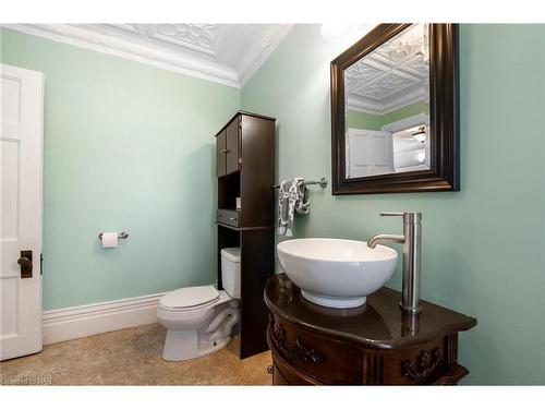 2108 Regional Road 14 Road, Smithville, ON - Indoor Photo Showing Bathroom