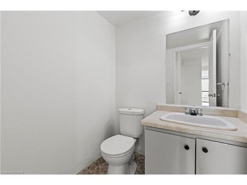 1704-150 Charlton Avenue E, Hamilton, ON - Indoor Photo Showing Bathroom