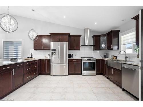 7685 Pender Street Street, Niagara Falls, ON - Indoor Photo Showing Kitchen With Upgraded Kitchen