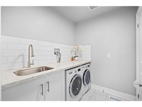 7685 Pender Street Street, Niagara Falls, ON - Indoor Photo Showing Laundry Room