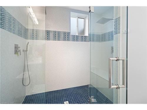 7685 Pender Street Street, Niagara Falls, ON - Indoor Photo Showing Bathroom