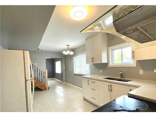 495 Grandview Road, Fort Erie, ON - Indoor Photo Showing Kitchen With Double Sink