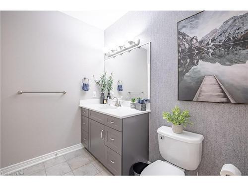 202-379 Scott Street, St. Catharines, ON - Indoor Photo Showing Bathroom
