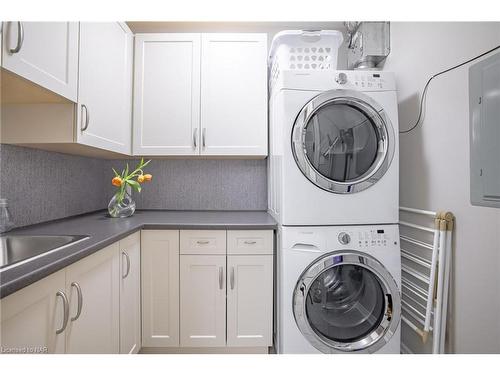 202-379 Scott Street, St. Catharines, ON - Indoor Photo Showing Laundry Room