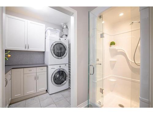 202-379 Scott Street, St. Catharines, ON - Indoor Photo Showing Laundry Room