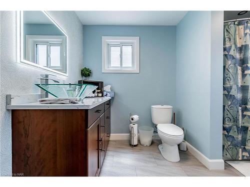 38 Mcnaughton Road, Welland, ON - Indoor Photo Showing Bathroom