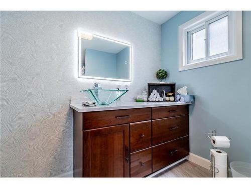 38 Mcnaughton Road, Welland, ON - Indoor Photo Showing Bathroom