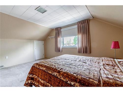 38 Mcnaughton Road, Welland, ON - Indoor Photo Showing Bedroom