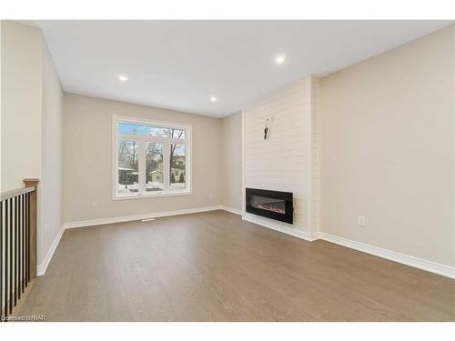 735 Dominion Road, Fort Erie, ON - Indoor Photo Showing Living Room With Fireplace
