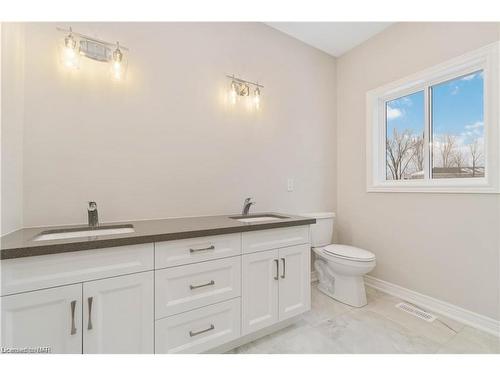 735 Dominion Road, Fort Erie, ON - Indoor Photo Showing Bathroom