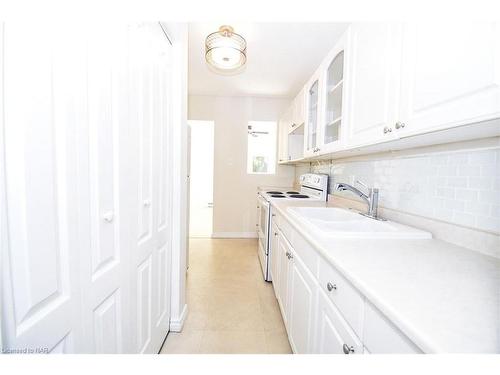 16 Doncaster Boulevard, St. Catharines, ON - Indoor Photo Showing Kitchen