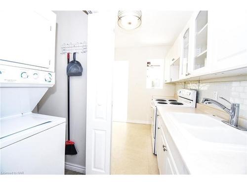 16 Doncaster Boulevard, St. Catharines, ON - Indoor Photo Showing Laundry Room