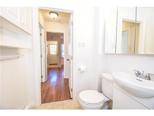 16 Doncaster Boulevard, St. Catharines, ON - Indoor Photo Showing Bathroom