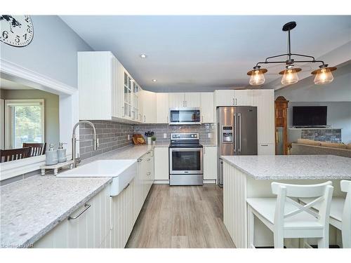 35 Summerlea Avenue, Welland, ON - Indoor Photo Showing Kitchen With Upgraded Kitchen