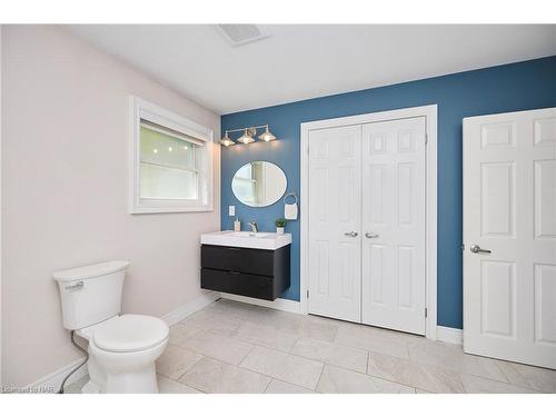 35 Summerlea Avenue, Welland, ON - Indoor Photo Showing Bathroom