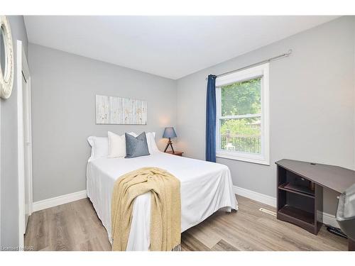 35 Summerlea Avenue, Welland, ON - Indoor Photo Showing Bedroom