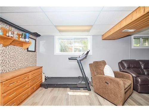35 Summerlea Avenue, Welland, ON - Indoor Photo Showing Gym Room