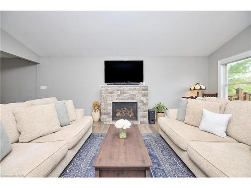 35 Summerlea Avenue, Welland, ON - Indoor Photo Showing Living Room With Fireplace
