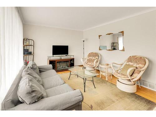 4934 Drake Avenue, Beamsville, ON - Indoor Photo Showing Living Room With Fireplace