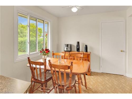 4934 Drake Avenue, Beamsville, ON - Indoor Photo Showing Dining Room