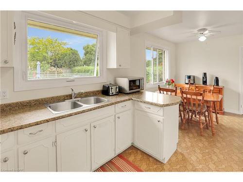 4934 Drake Avenue, Beamsville, ON - Indoor Photo Showing Kitchen With Double Sink