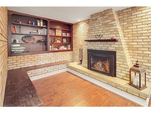 4934 Drake Avenue, Beamsville, ON - Indoor Photo Showing Living Room With Fireplace