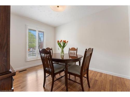 62 Whyte Avenue N, Thorold, ON - Indoor Photo Showing Dining Room