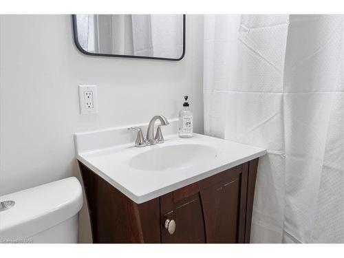 62 Whyte Avenue N, Thorold, ON - Indoor Photo Showing Bathroom