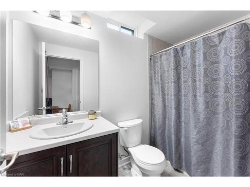 17 Severino Circle, Smithville, ON - Indoor Photo Showing Bathroom