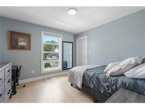 10 Leeson Street, St. Catharines, ON - Indoor Photo Showing Bedroom