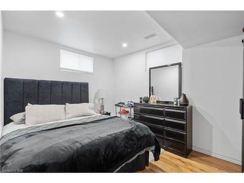 10 Leeson Street, St. Catharines, ON - Indoor Photo Showing Bedroom