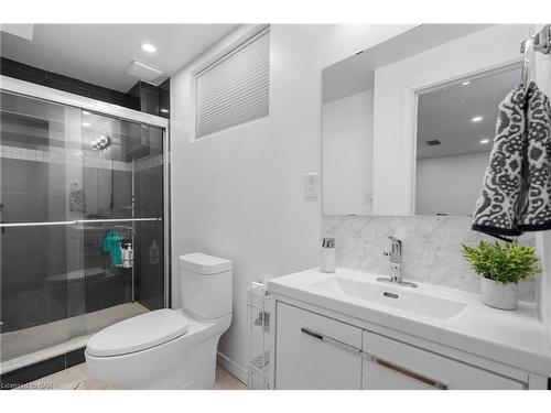 10 Leeson Street, St. Catharines, ON - Indoor Photo Showing Bathroom