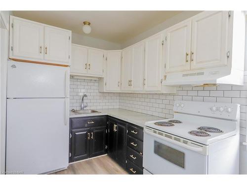 9 Beard Place, St. Catharines, ON - Indoor Photo Showing Kitchen