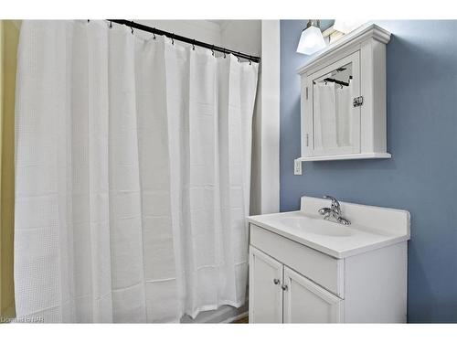 78 Chaplin Avenue, St. Catharines, ON - Indoor Photo Showing Bathroom