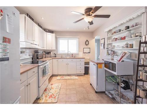 6902 Dell Avenue, Niagara Falls, ON - Indoor Photo Showing Kitchen