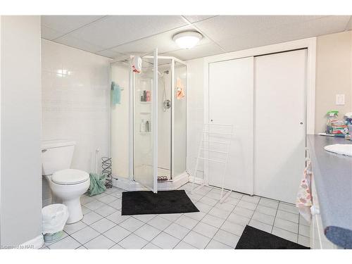 6902 Dell Avenue, Niagara Falls, ON - Indoor Photo Showing Bathroom