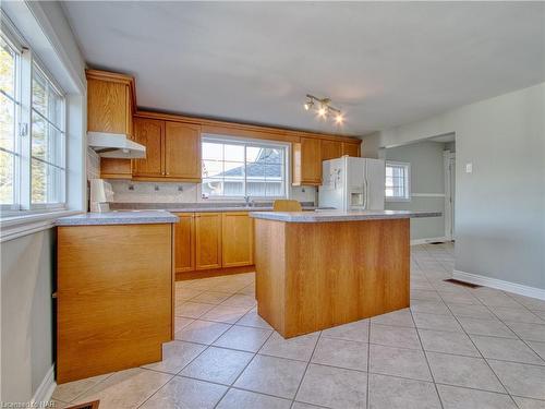 11 Hazel Street, St. Catharines, ON - Indoor Photo Showing Kitchen