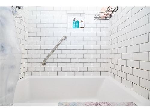 464 Gorham Road, Ridgeway, ON - Indoor Photo Showing Bathroom