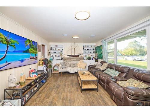 464 Gorham Road, Ridgeway, ON - Indoor Photo Showing Living Room