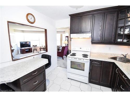 1001-7 Gale Crescent, St. Catharines, ON - Indoor Photo Showing Kitchen