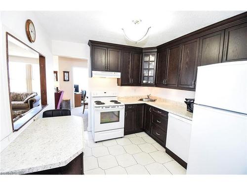 1001-7 Gale Crescent, St. Catharines, ON - Indoor Photo Showing Kitchen With Double Sink