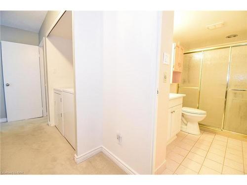 1001-7 Gale Crescent, St. Catharines, ON - Indoor Photo Showing Bathroom