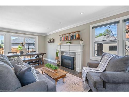 1 Sunnyside Drive, St. Catharines, ON - Indoor Photo Showing Living Room With Fireplace